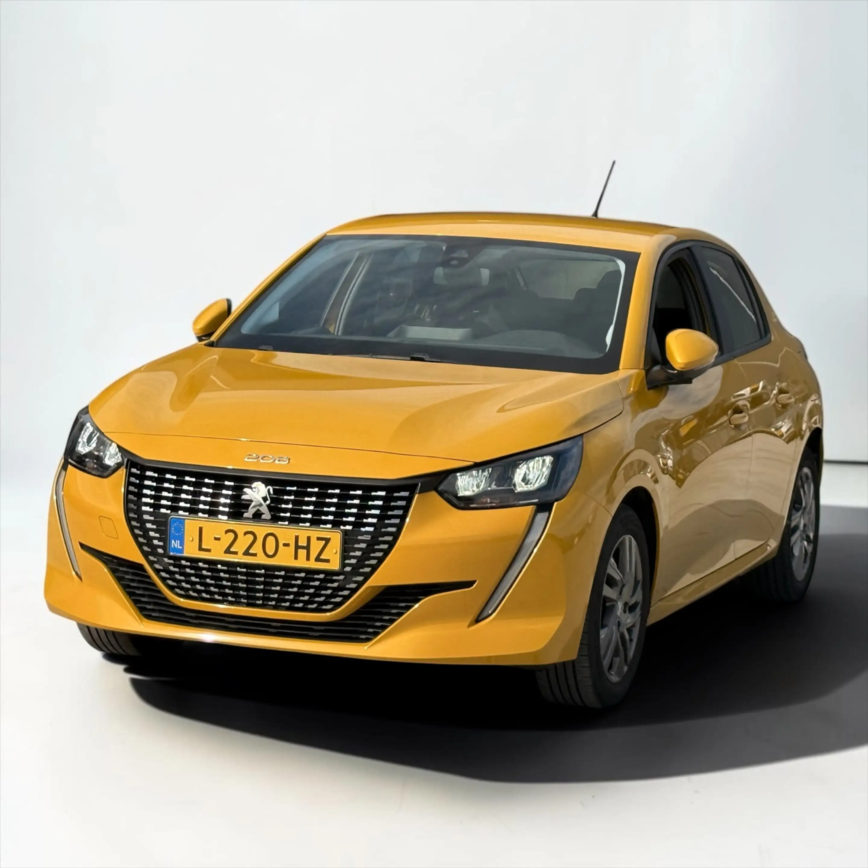 Peugeot 208 1.2 PureTech Active Pack — photo 9