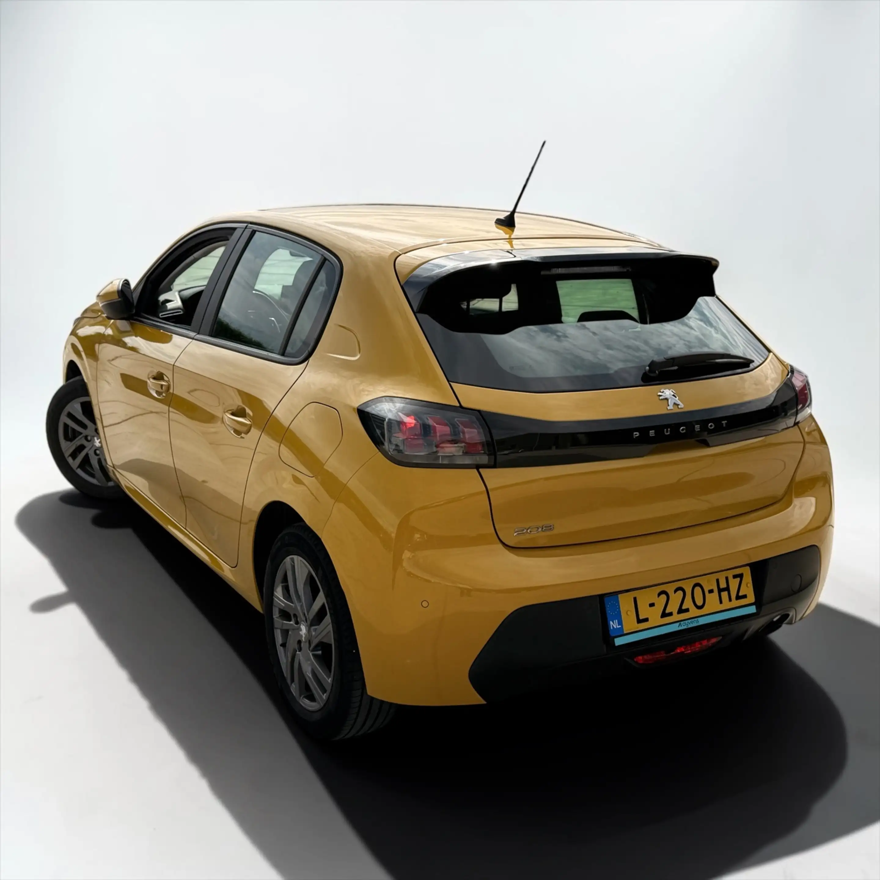 Peugeot 208 1.2 PureTech Active Pack — photo 12