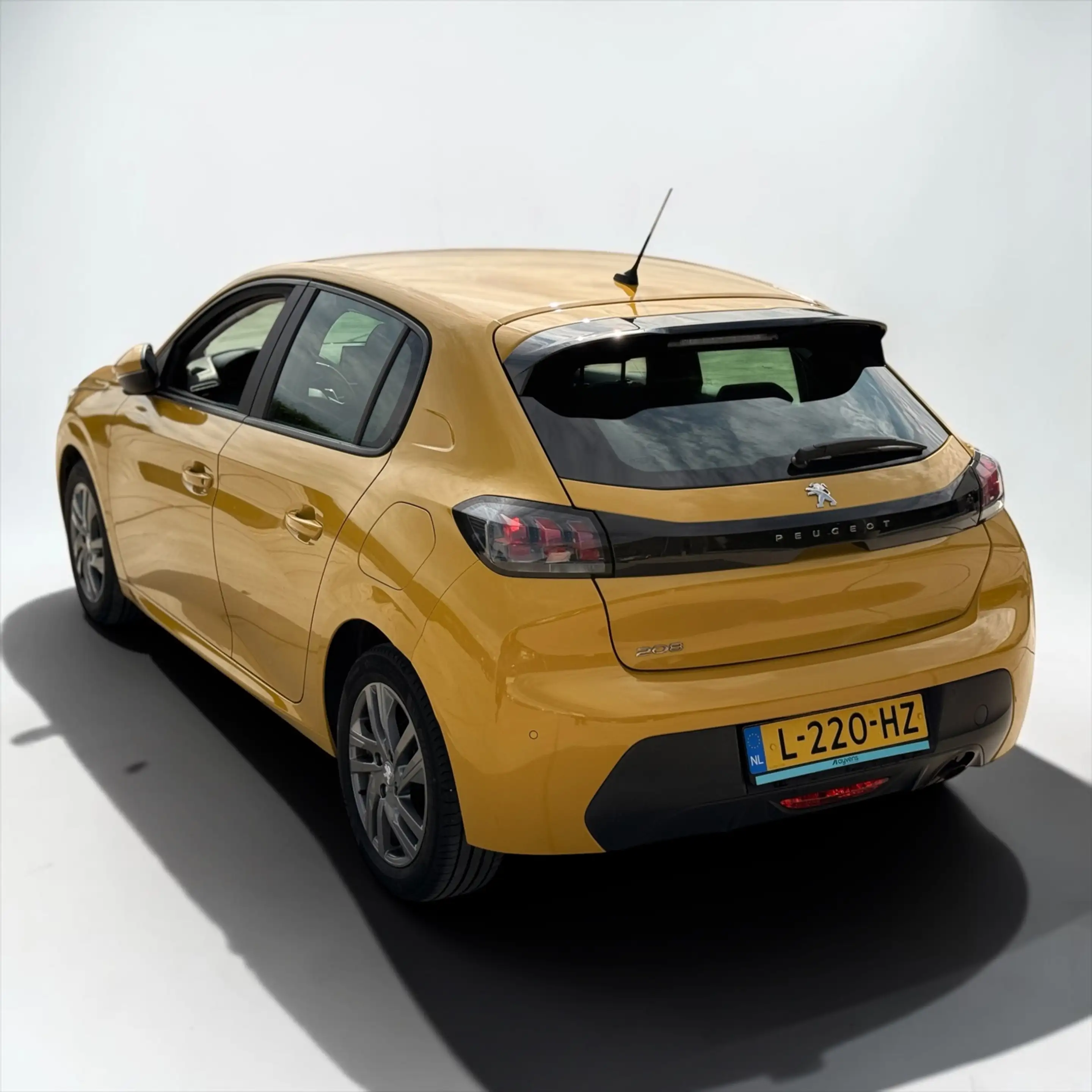 Peugeot 208 1.2 PureTech Active Pack — photo 5