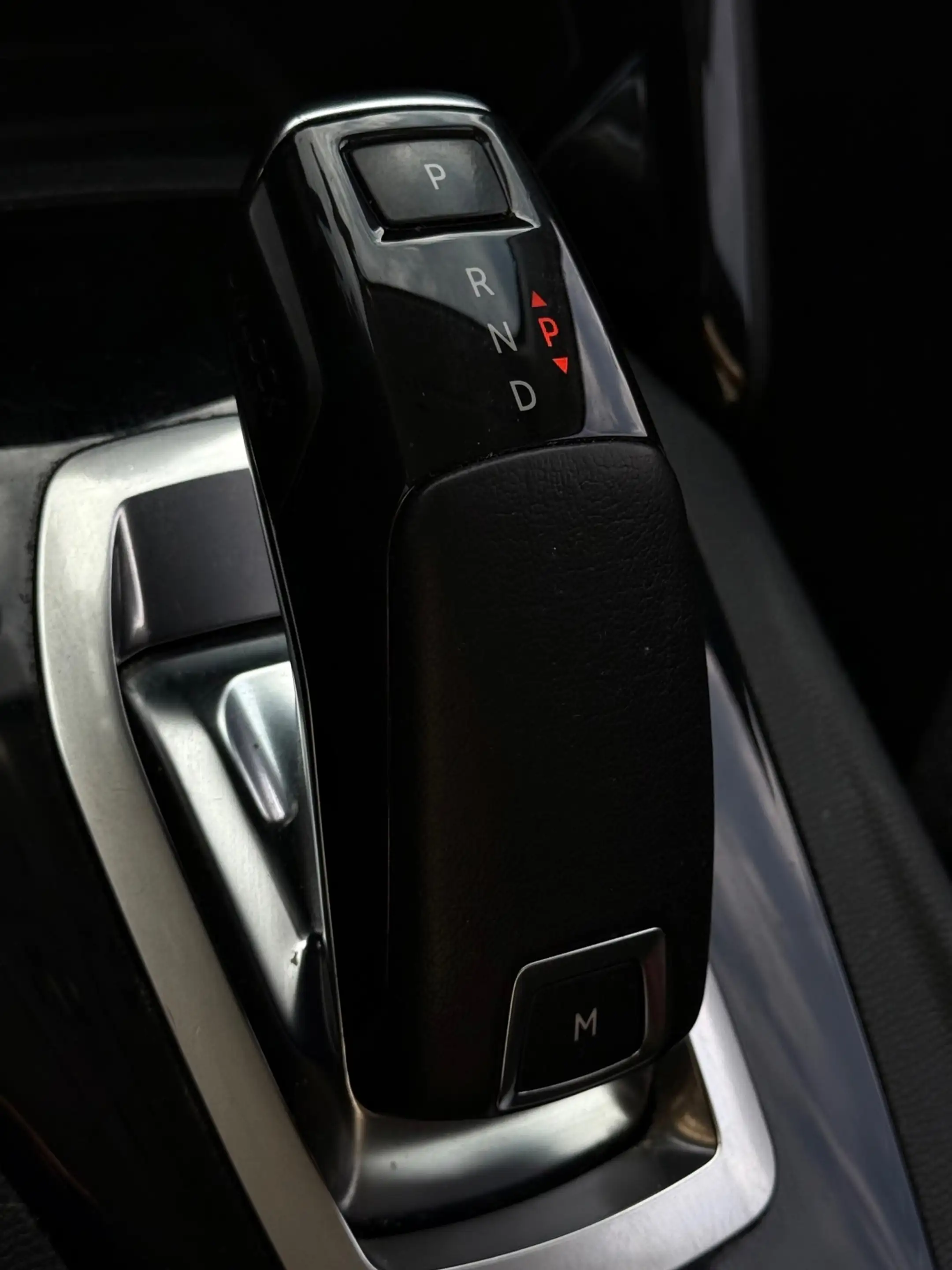Peugeot 208 1.2 PureTech Active Pack — photo 15