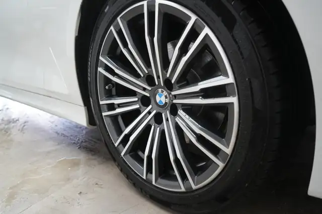 BMW 3 Series view 10
