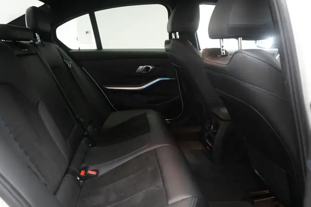 BMW 3 Series view 14