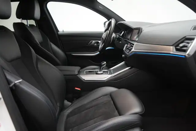 BMW 3 Series view 12
