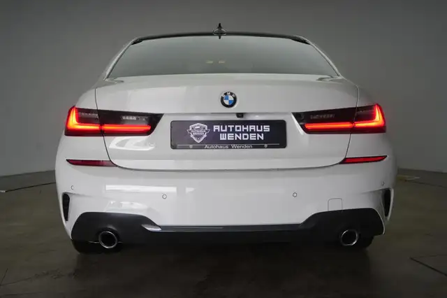 BMW 3 Series view 6