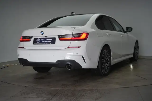 BMW 3 Series view 5