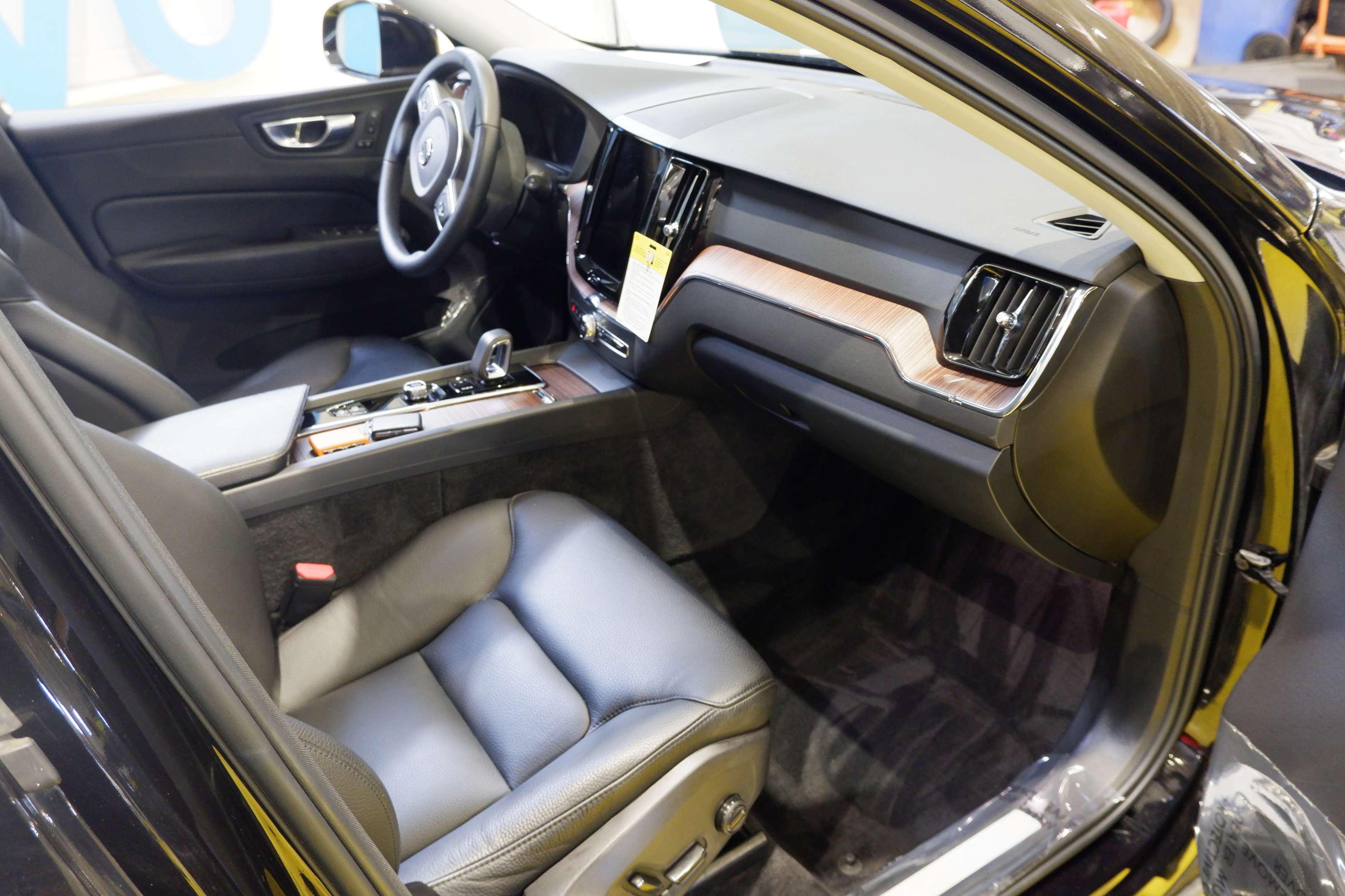 2022 Volvo XC60 RECHARGE, INSCRIPTION EXPRESSION, WINTER PACK ET + thumb 9