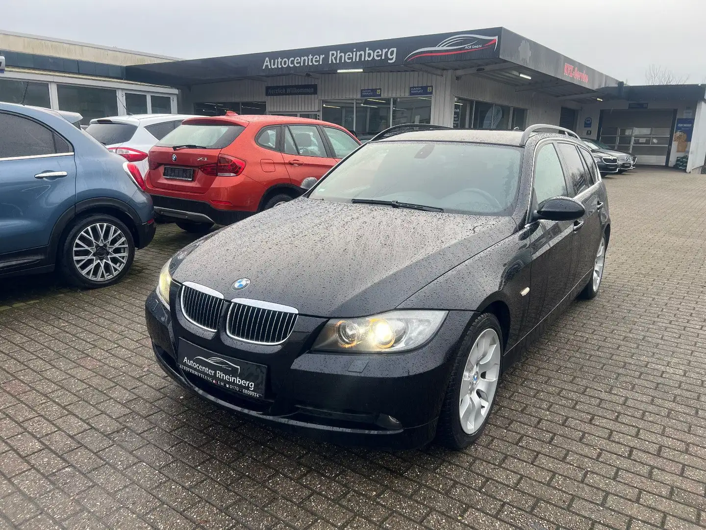 BMW 325 Baureihe 3 Touring 325i xDrive Aut. Sport Schwarz - 1