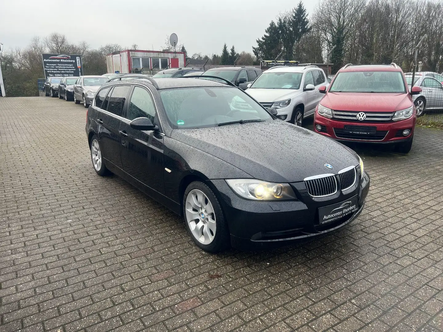 BMW 325 Baureihe 3 Touring 325i xDrive Aut. Sport Schwarz - 2