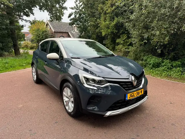 Renault Captur view 3