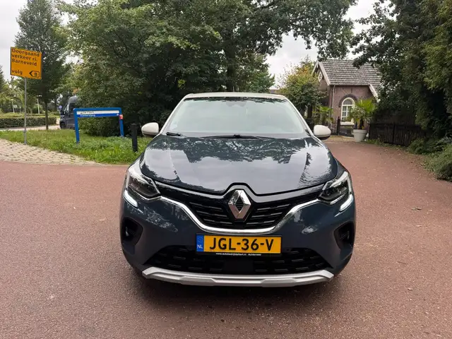 Renault Captur view 2