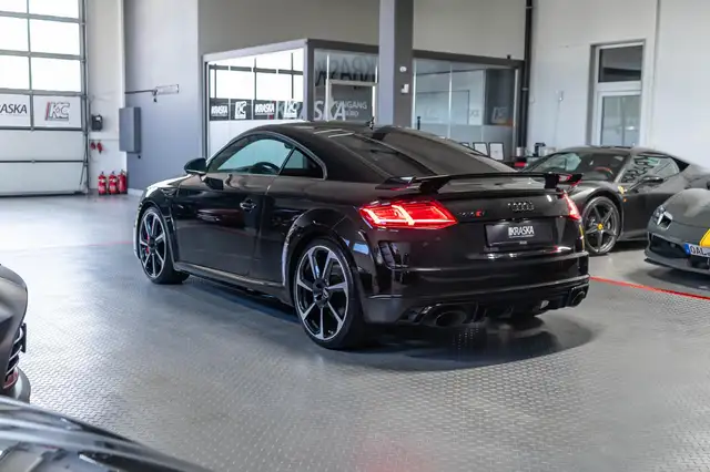 Audi TT RS view 9