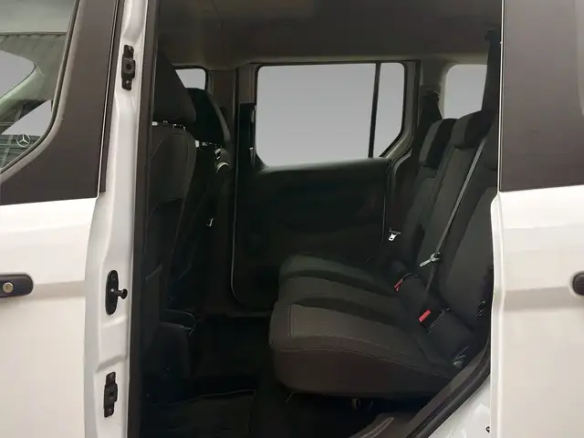 Ford Transit Connect view 10