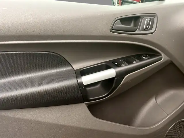 Ford Transit Connect view 15
