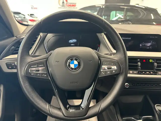 BMW 1 Series view 14