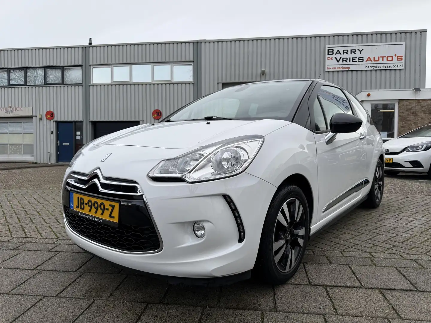 DS Automobiles DS 3 1.2 PureTech So Chic | Navigatie | Climate Control Weiß - 1