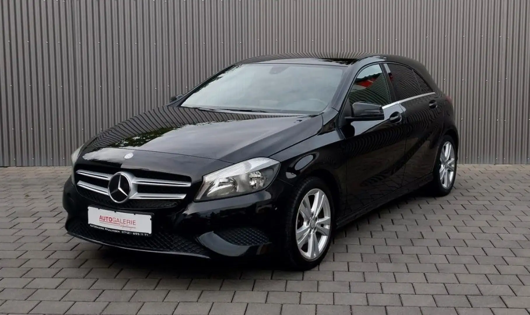 Mercedes-Benz A 180 A -Klasse A 180 Kamera Sportpaket SHZ Noir - 1