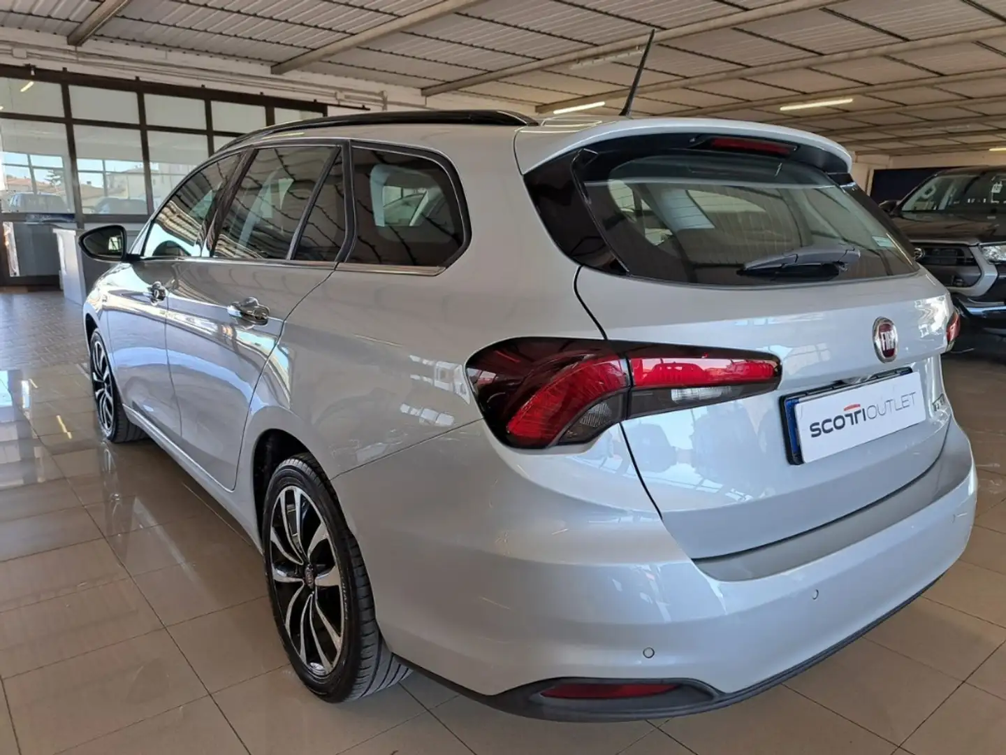 Fiat Tipo Station Wagon 1.6 Multijet Lounge Grau - 2