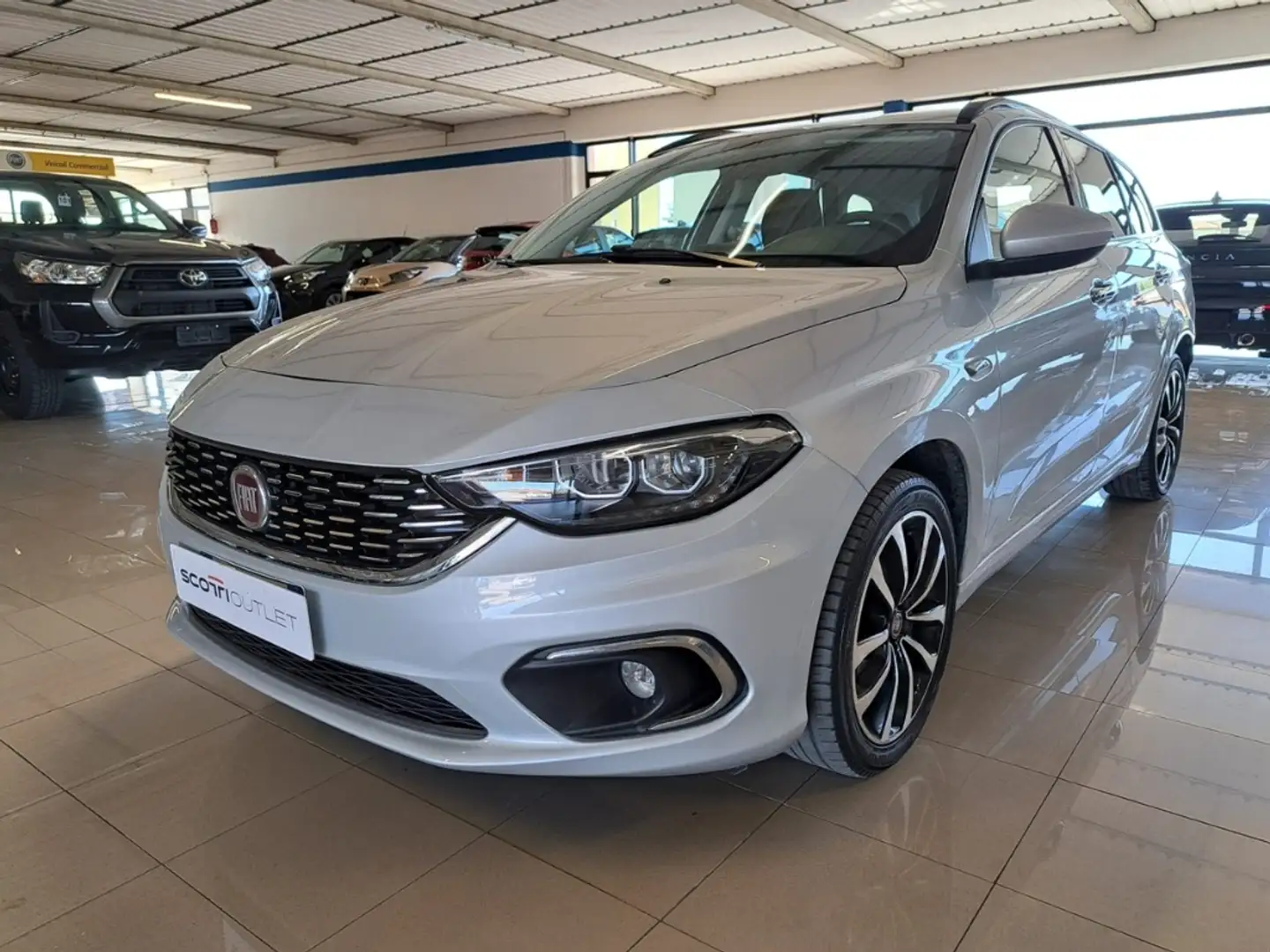 Fiat Tipo Station Wagon 1.6 Multijet Lounge Grau - 1