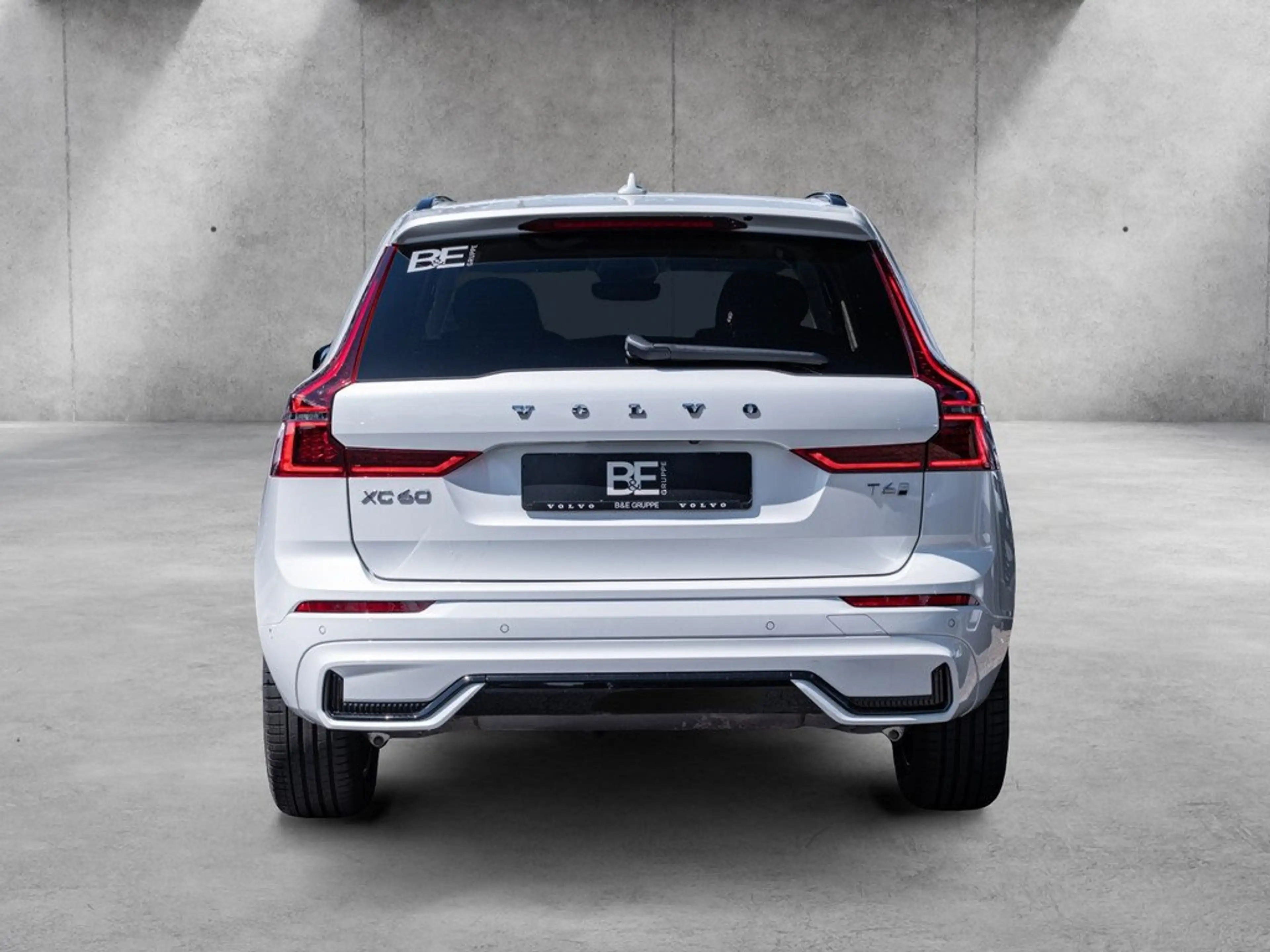 Volvo XC60 T6 Plus Dark Recharge AWD — photo 4