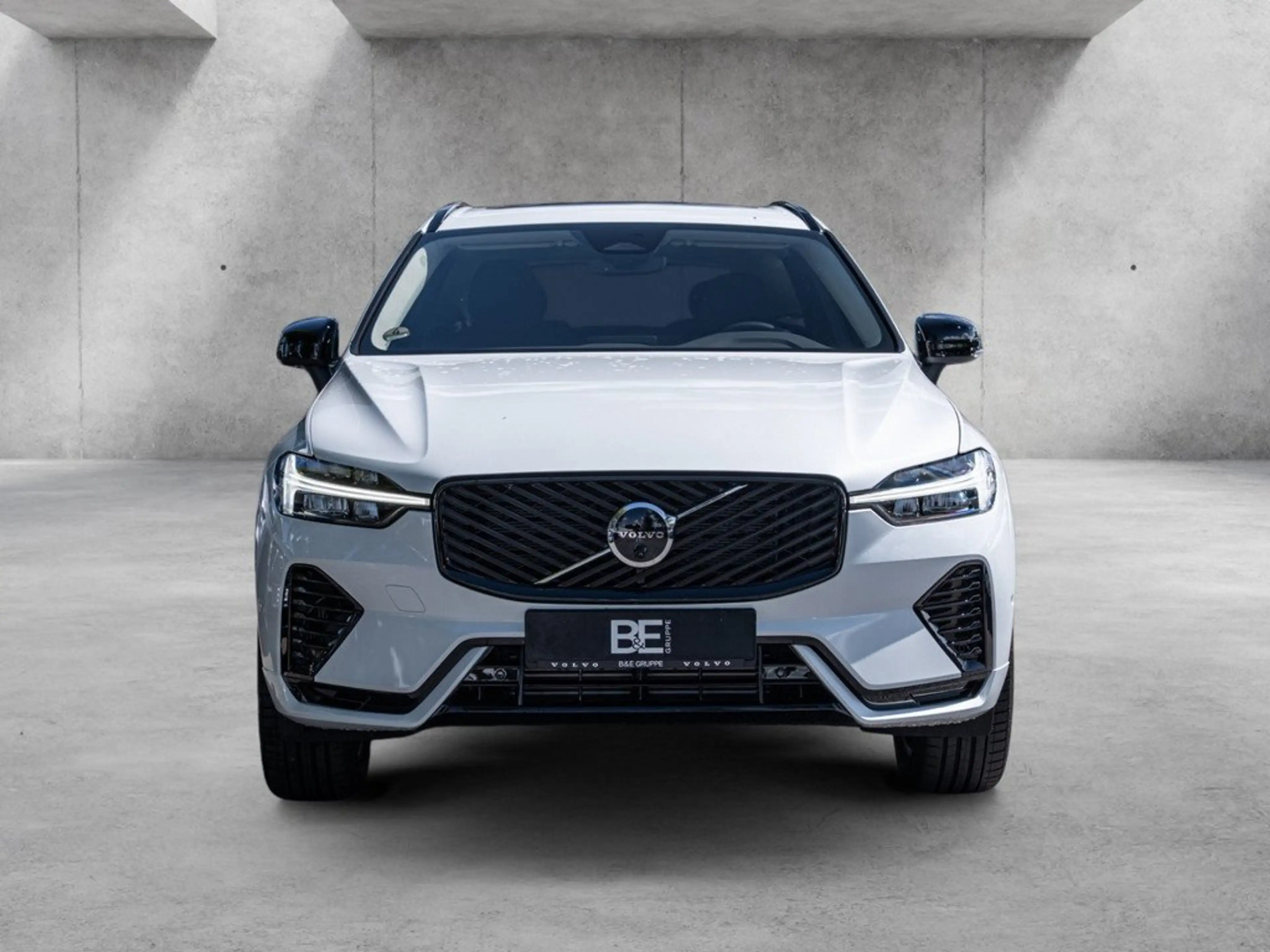 Volvo XC60 T6 Plus Dark Recharge AWD — photo 2