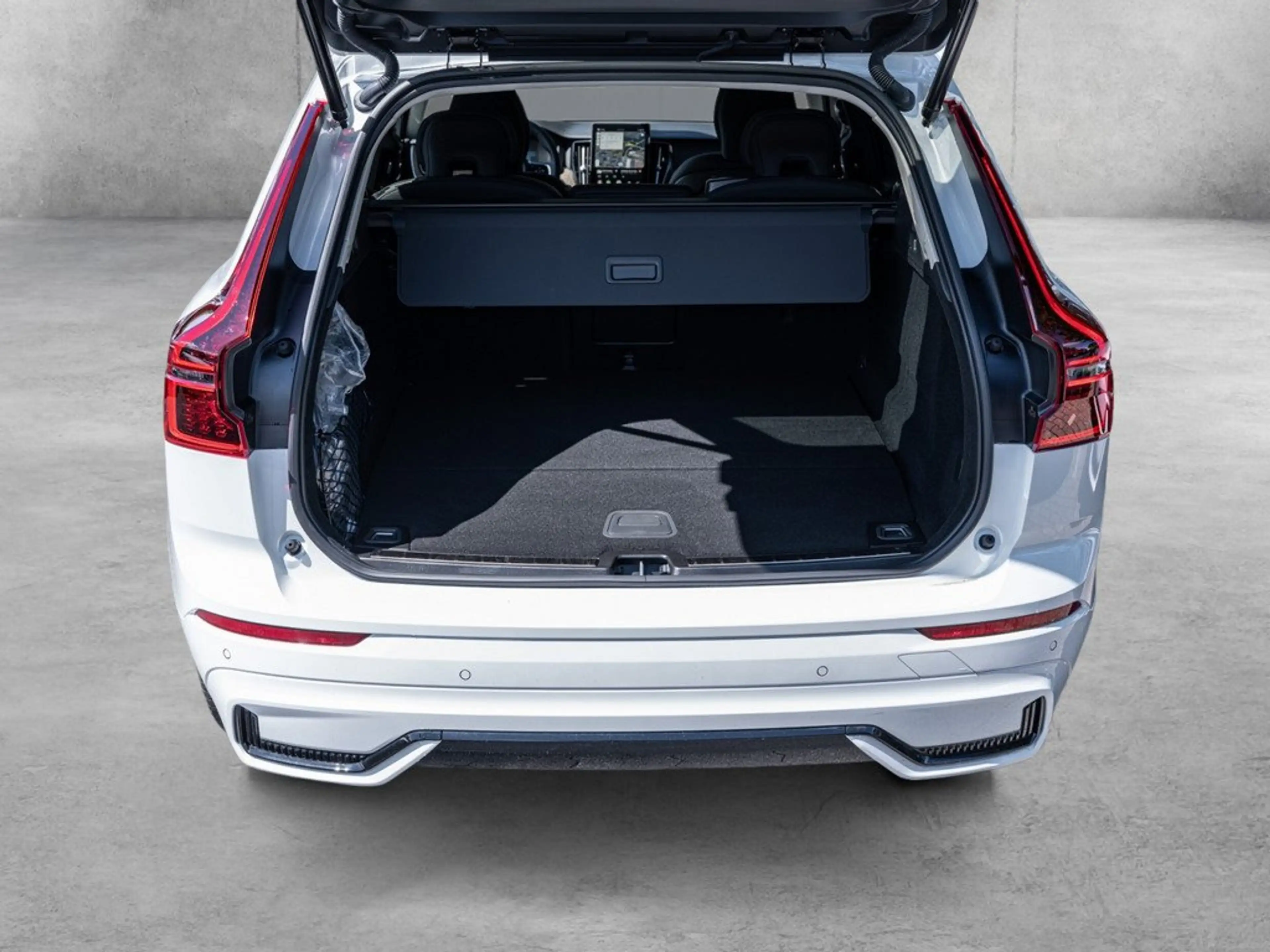Volvo XC60 T6 Plus Dark Recharge AWD — photo 10