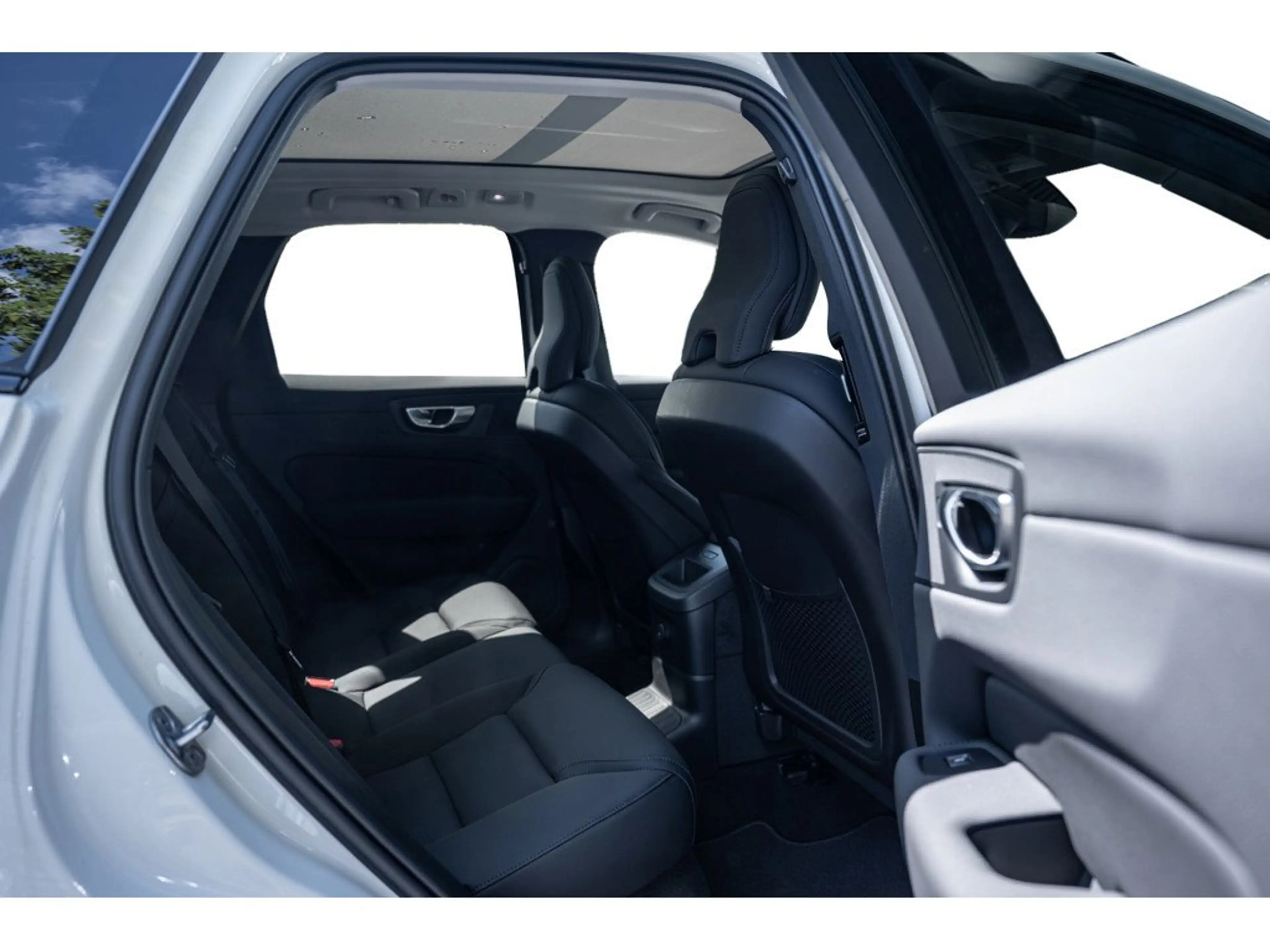 Volvo XC60 T6 Plus Dark Recharge AWD — photo 7