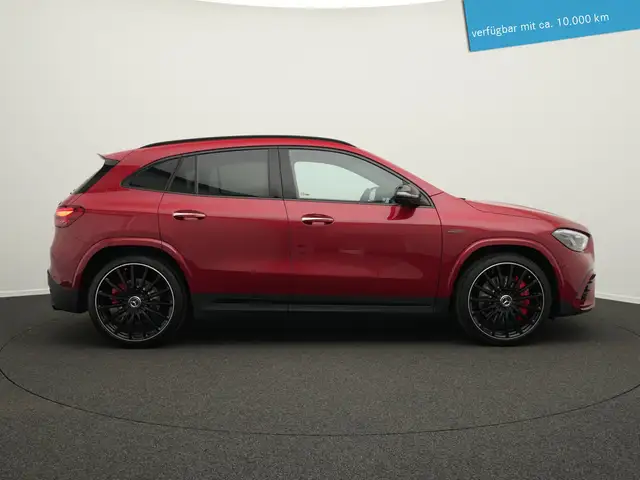Mercedes-Benz GLA view 5