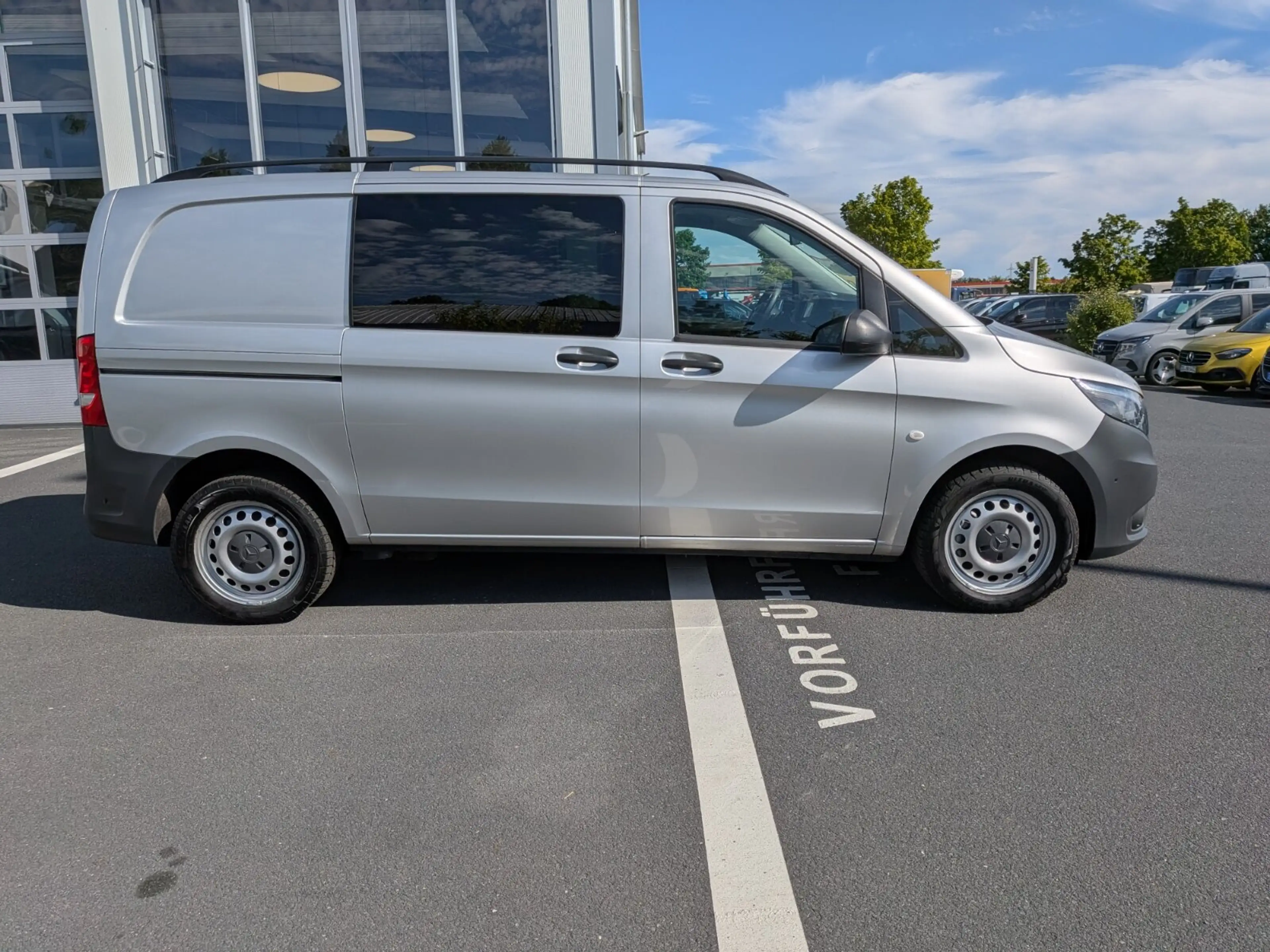 Mercedes-Benz Vito Vito 114 4x4 Mixto/K 9G Navi Klima Standhzg. PKW — photo 3