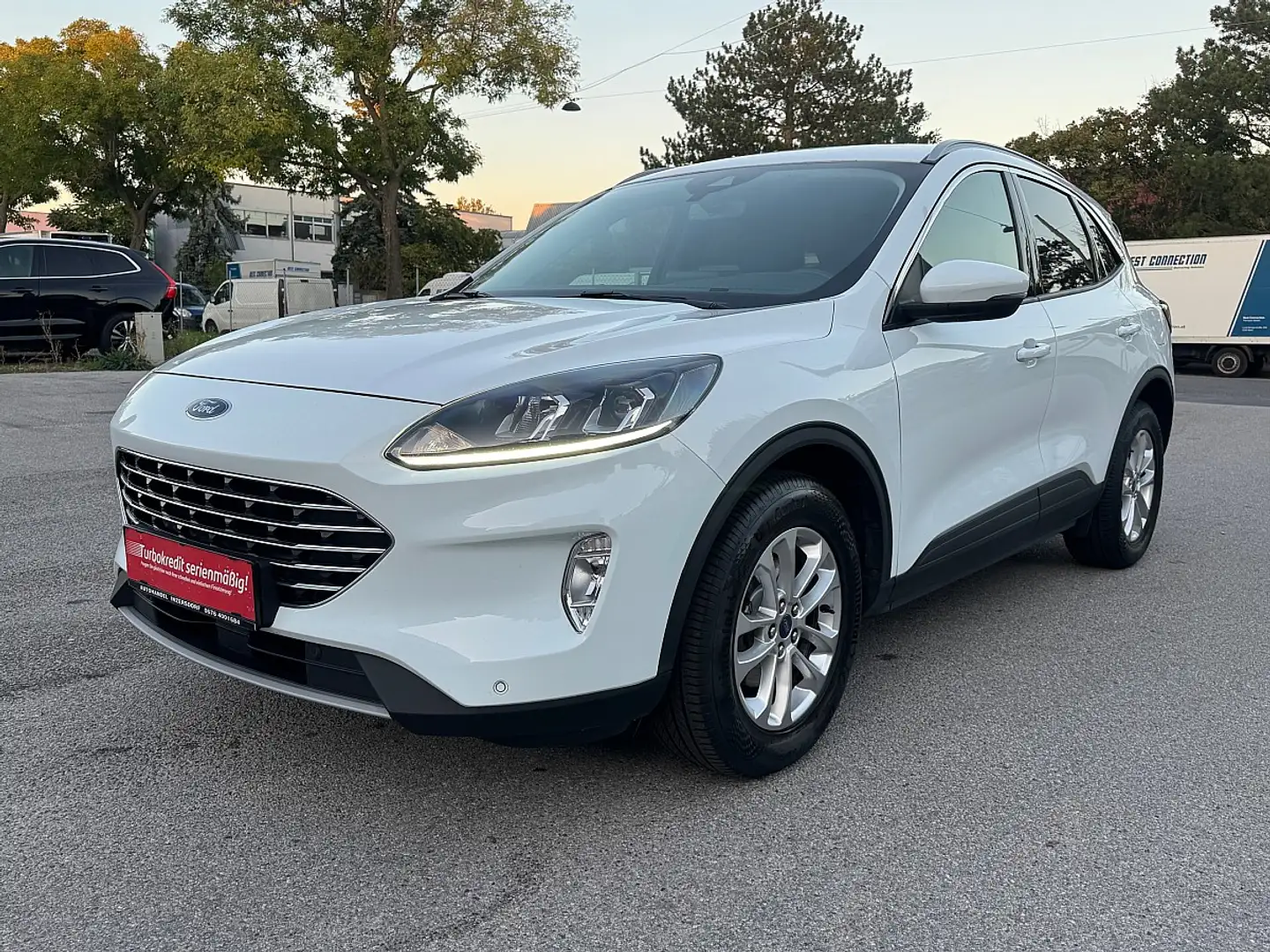 Ford Kuga 1,5 EcoBlue Titanium Aut. / NAVI / LED / RFK / Weiß - 1