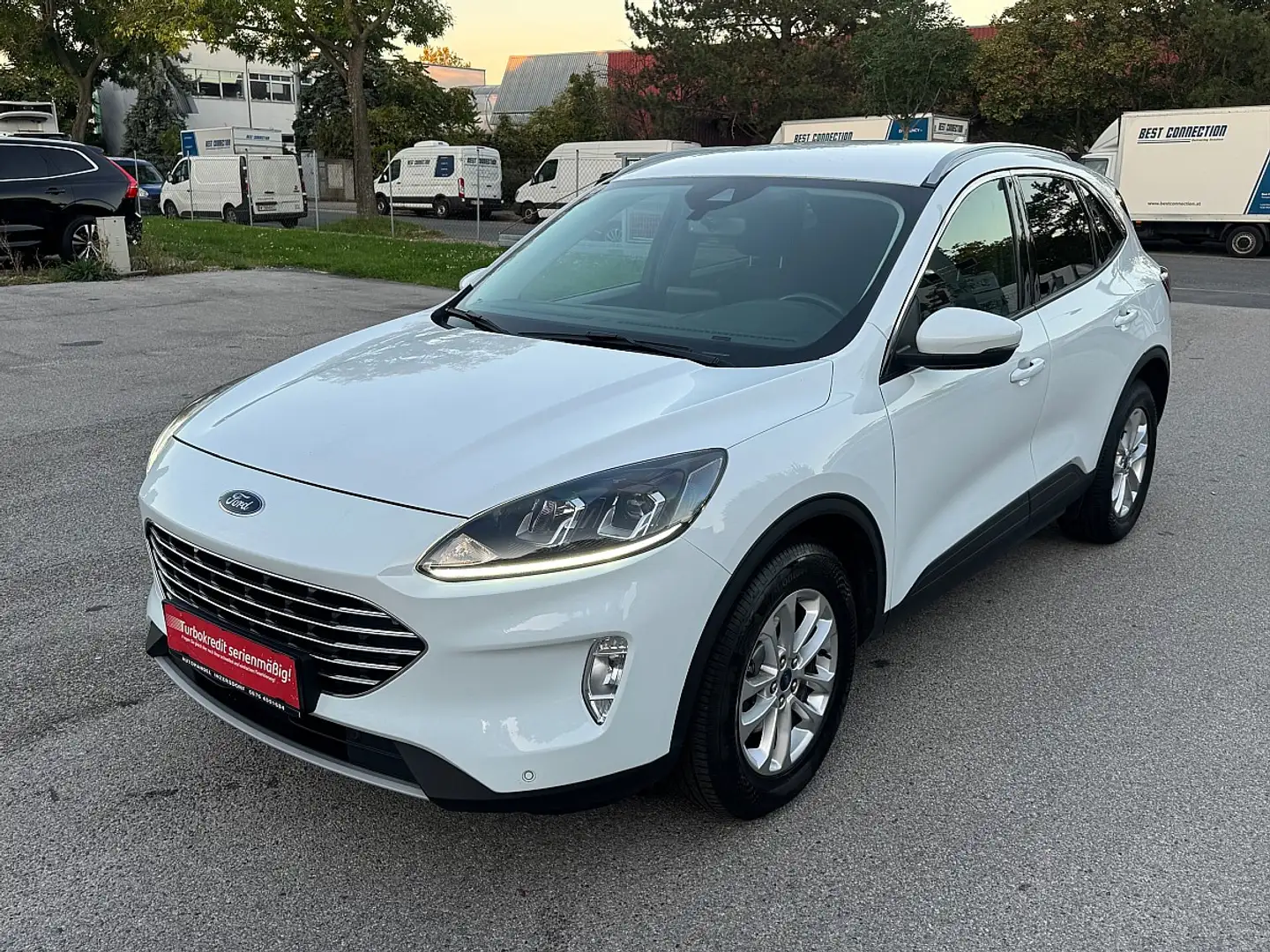 Ford Kuga 1,5 EcoBlue Titanium Aut. / NAVI / LED / RFK / Weiß - 2