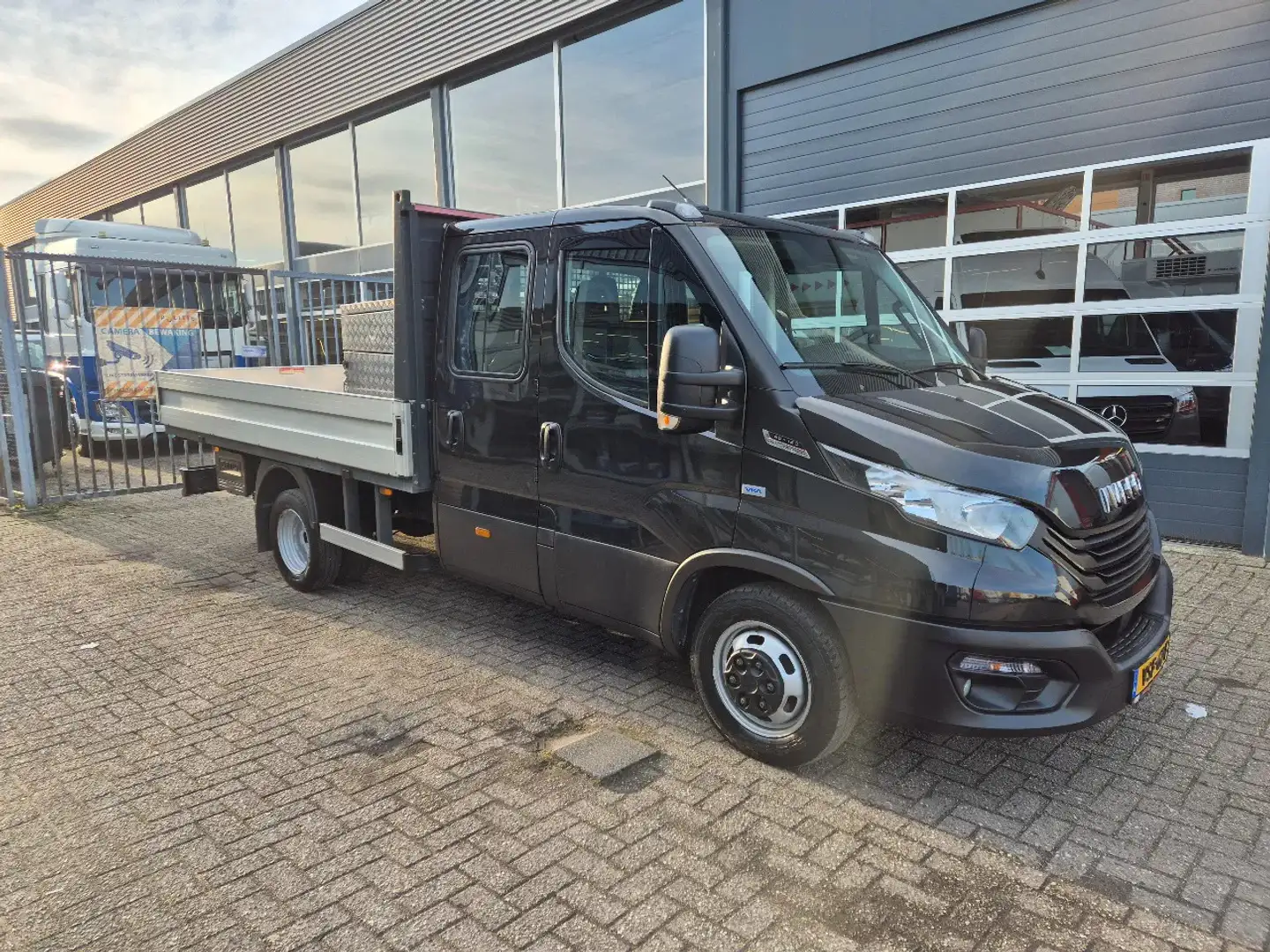 Iveco Daily 40C18 3.0D Hi-Matic DC Open laadbak GVW 3500 kg Eu Noir - 1