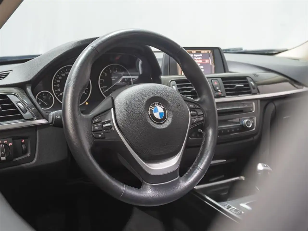 BMW 3 Series снимка BMW 3 Series