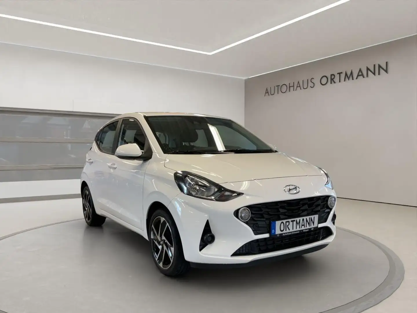 Hyundai i10 1.0 Benzin 'Trend' 2WD 5-Gang Weiß - 1