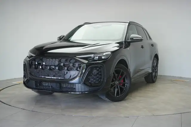 Audi Q5 view 3