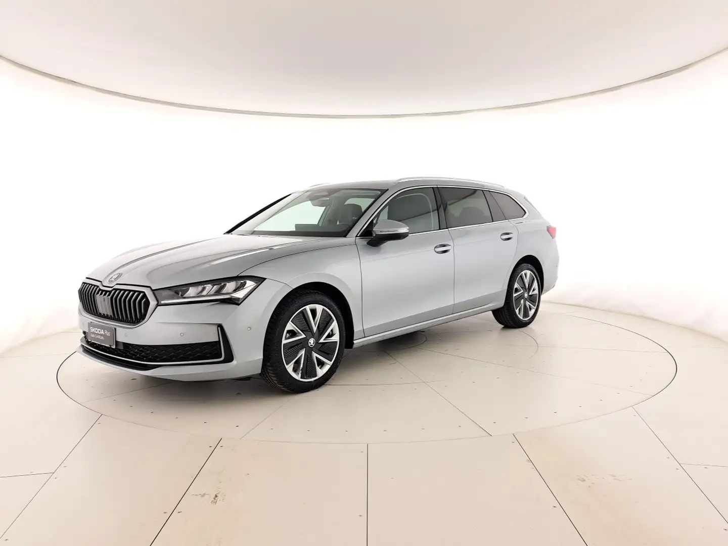 Skoda Superb wagon 2.0 tdi style 150cv dsg Stříbrná - 1