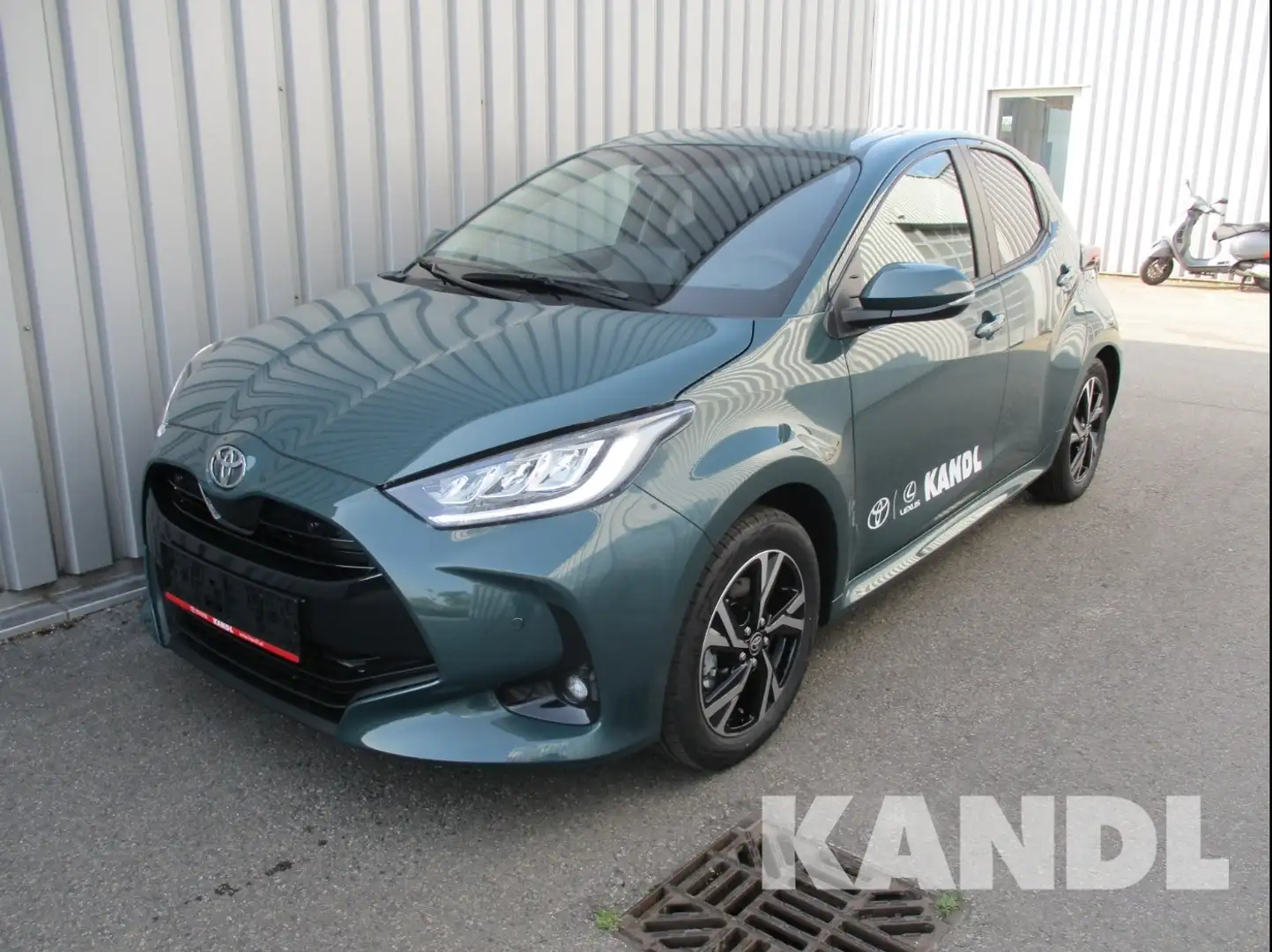 Toyota Yaris 1.5 VVT-i Hybrid Active Drive Safety&Comfortp. Vert - 1