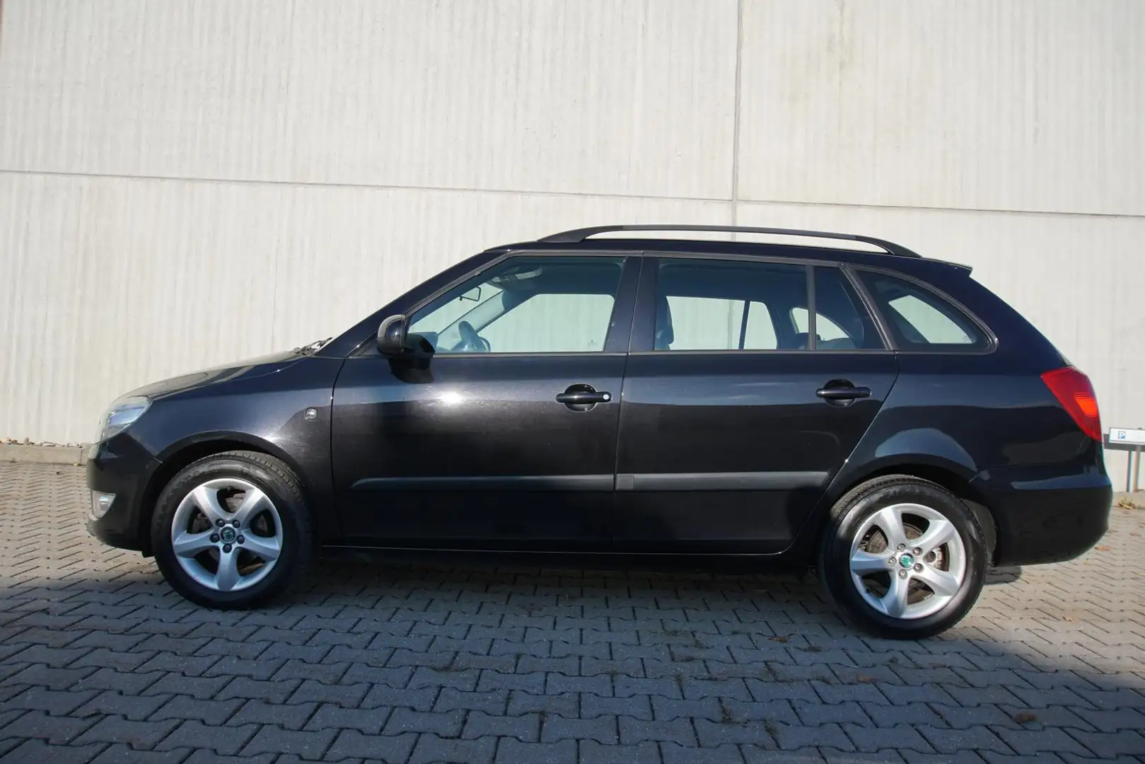 Skoda Fabia Combi 1.2TDI Radio Klima Tempomat 1.Hand Zwart - 2