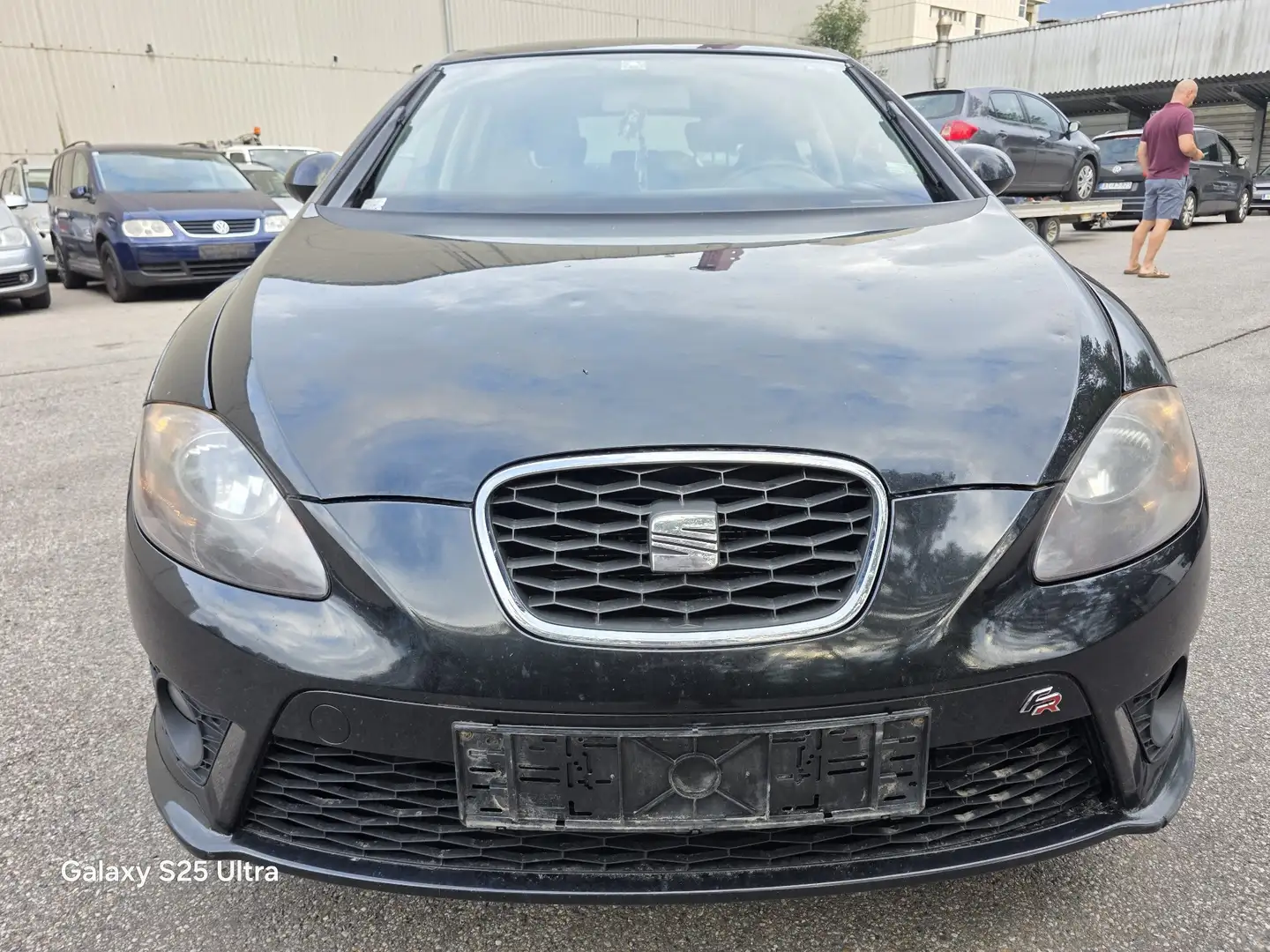 SEAT Leon 1.6 TDI DPF Reference Schwarz - 1