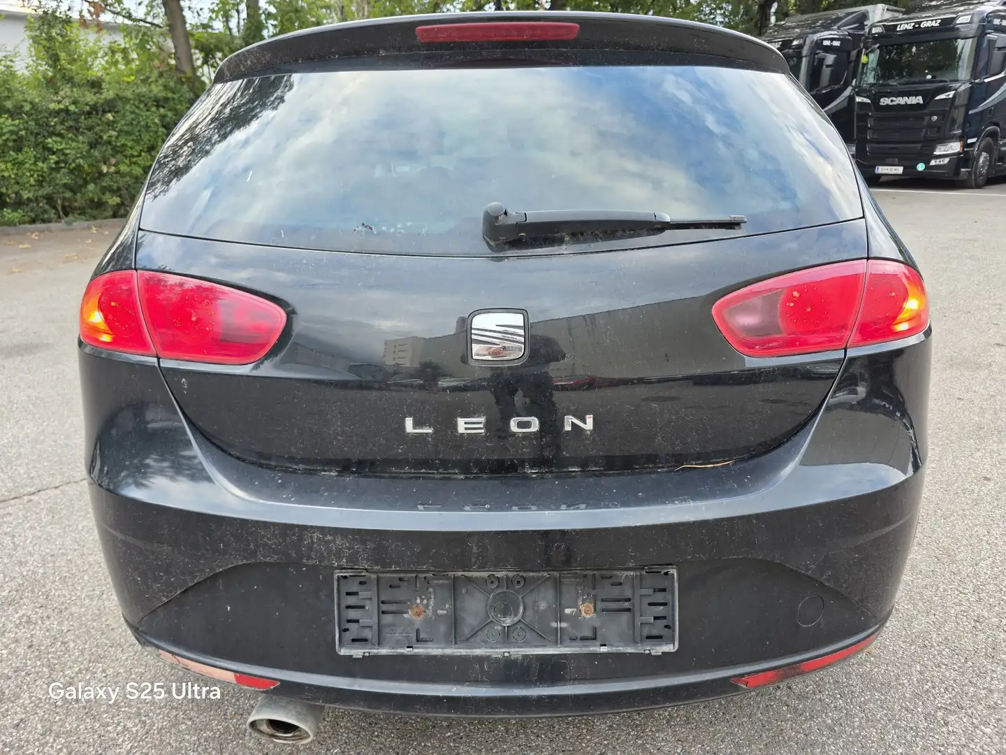 SEAT Leon 1.6 TDI DPF Reference Schwarz - 2