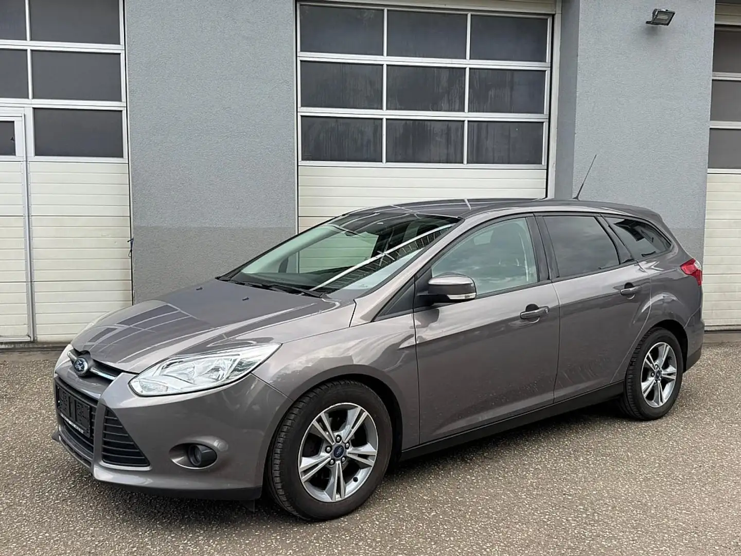 Ford Focus Traveller 1,6 TDCi Grijs - 2