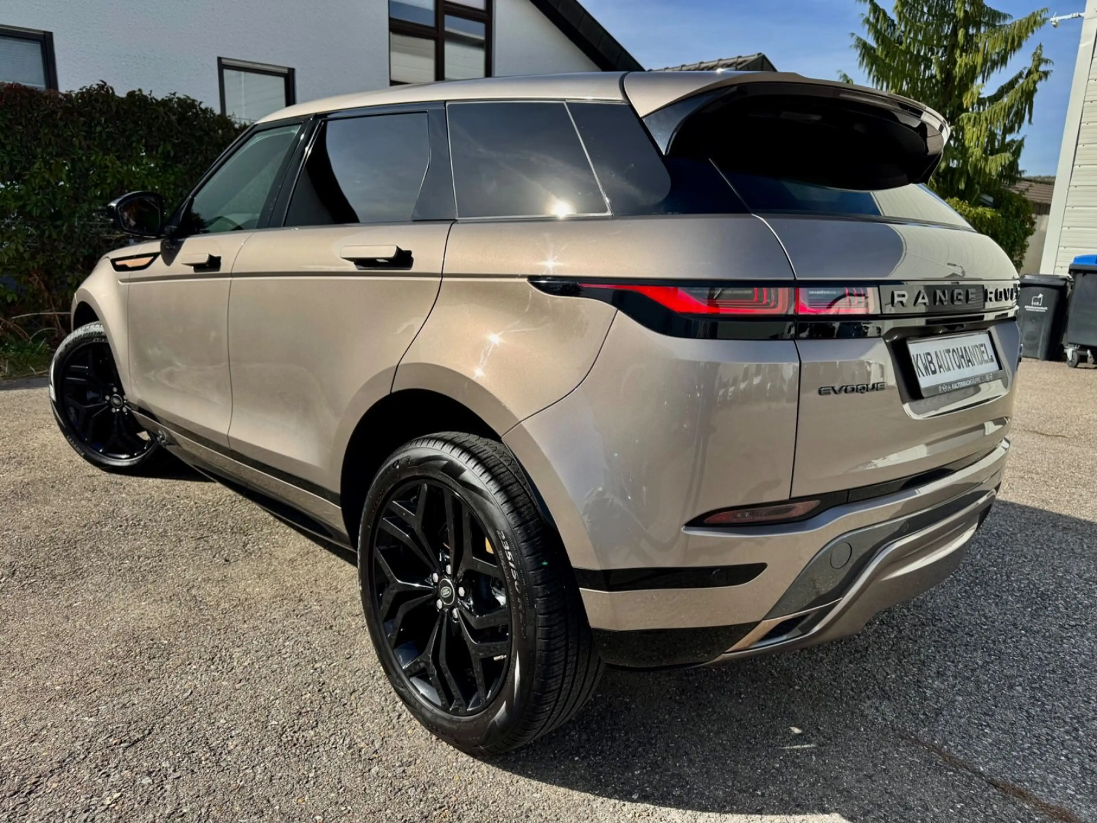 Land Rover Range Rover Evoque D165 AWD R-Dynamic SE — photo 3
