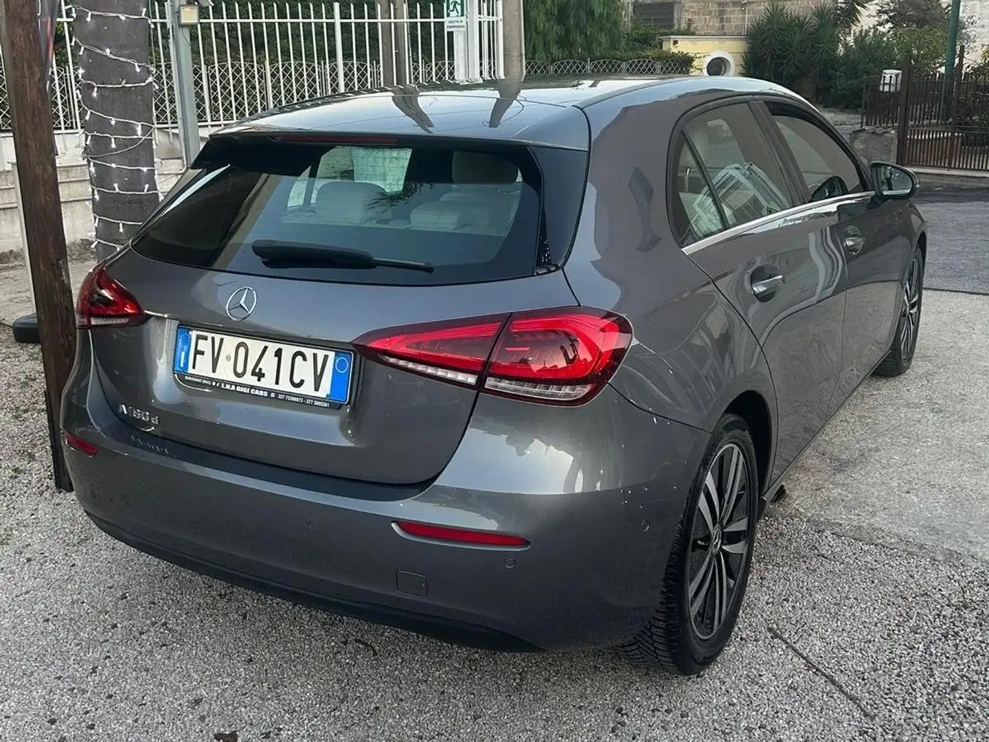 Mercedes-Benz 180 A 180 D AUTOMATIC EXECUTIVE Grijs - 2