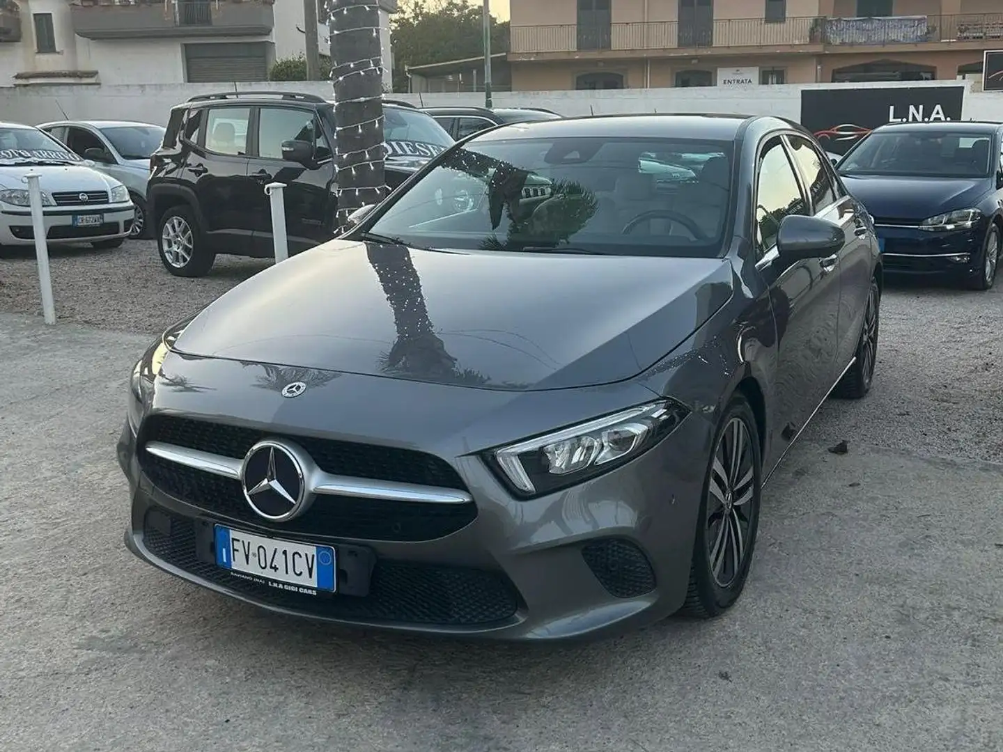 Mercedes-Benz 180 A 180 D AUTOMATIC EXECUTIVE Grijs - 1