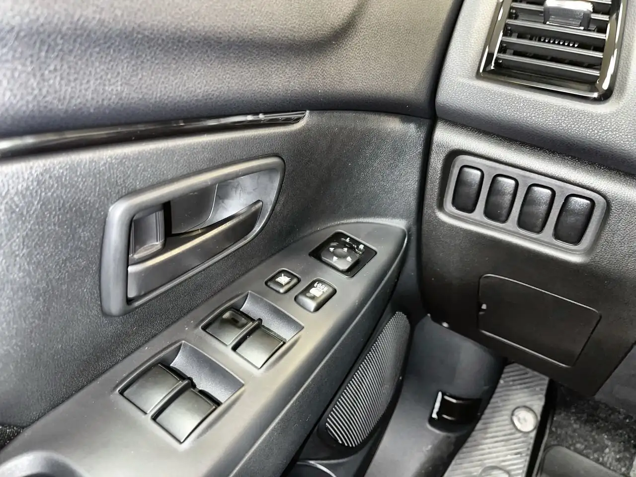 Mitsubishi RVR снимка Mitsubishi RVR