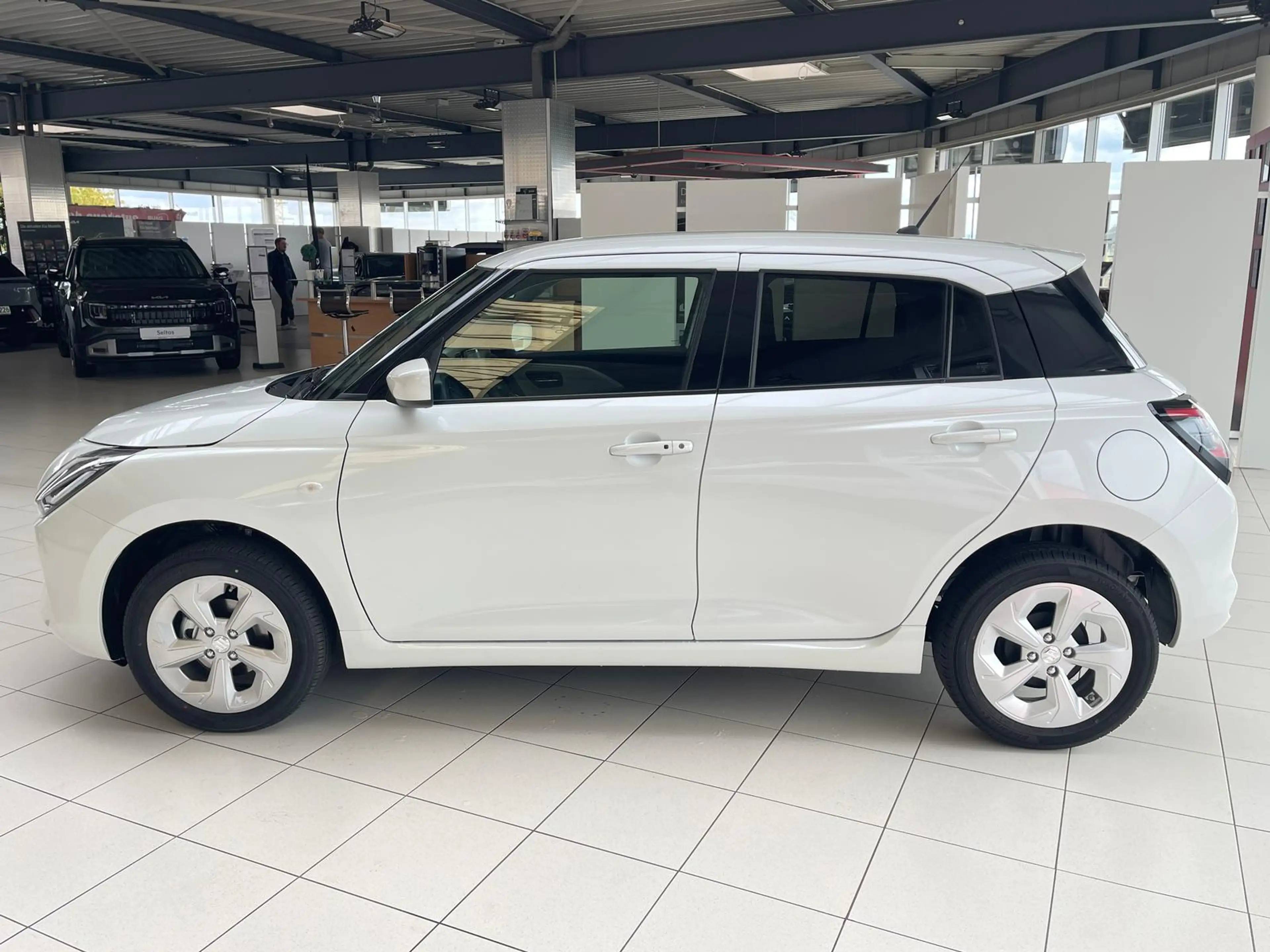 Suzuki Swift 1.2 COMFORT ALLGRIP HYBRID — photo 3