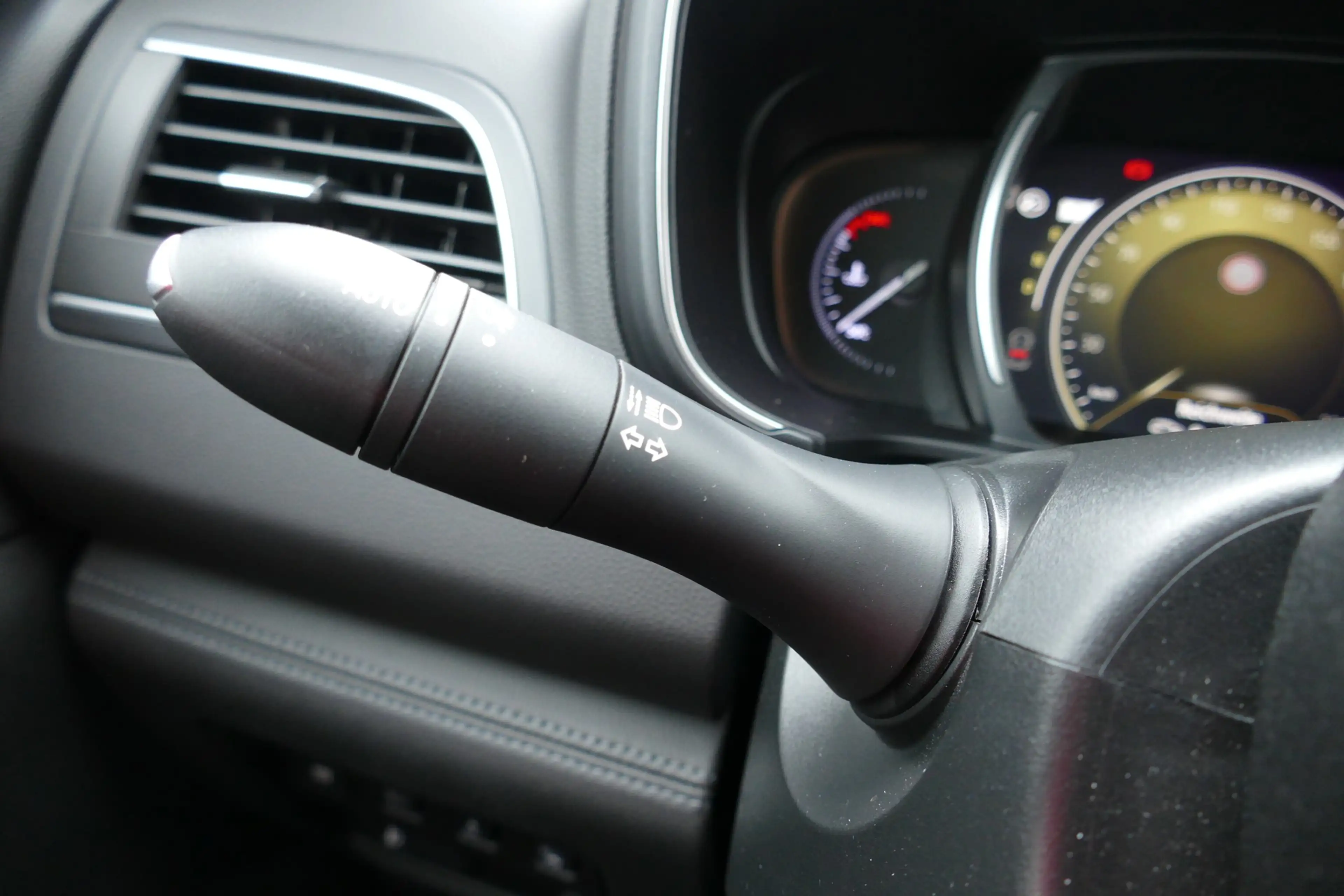 Renault Koleos dCi 185 Aut. 4x4 LED Navi SHZ Kam ACC — photo 11