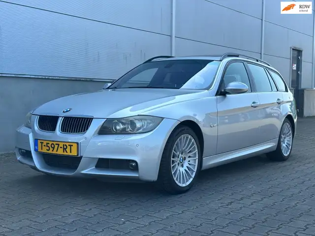 BMW 330 3-serie Touring 330xi xDrive | M-pakket | Pano dak