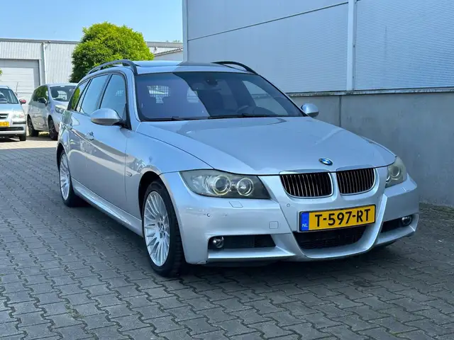 BMW 330 3-serie Touring 330xi xDrive | M-pakket | Pano dak