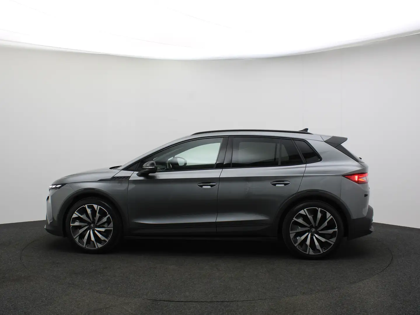 Skoda Elroq Elektromotor 82 kWh 286pk Sportline Grijs - 2
