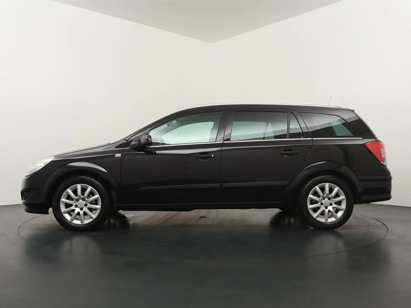 Opel Astra Wagon 1.8 Temptation Automaat - Navigatie - Schuif Nero - 2